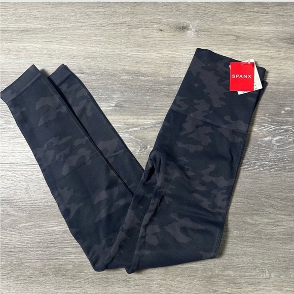SPANX Black Camo Leggings ecocare - Picture 4 of 7